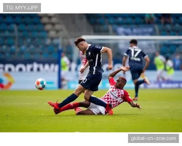 科隆vs波鸿赛前，警方部署额外警力防范球迷冲突