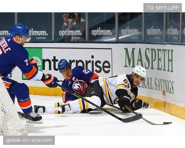 季后赛战报：波士顿棕熊凭借强打3-2击败多伦多枫叶，取得系列赛领先